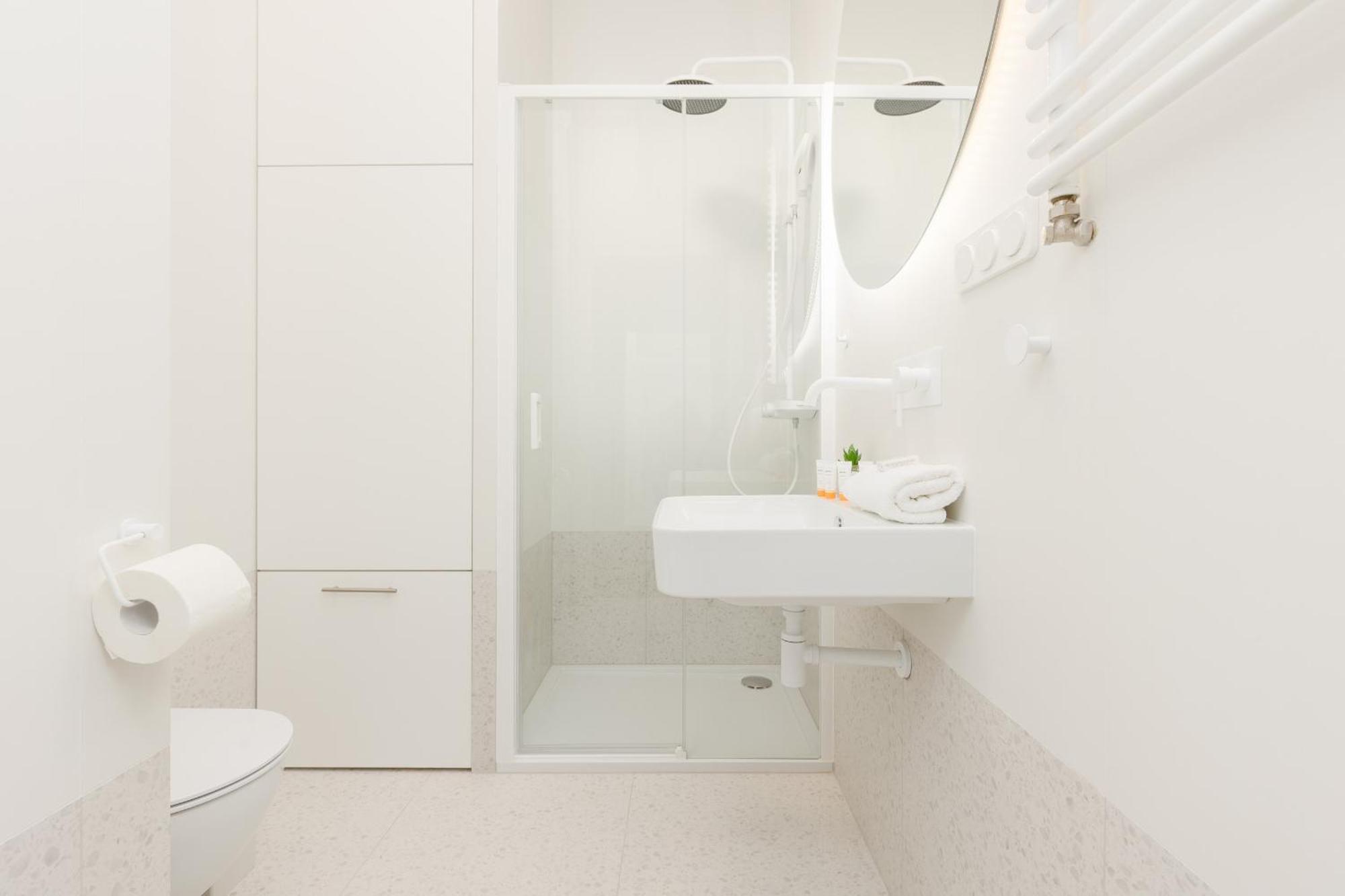 Apartment Bright 2-bedroom By Renters Warschau