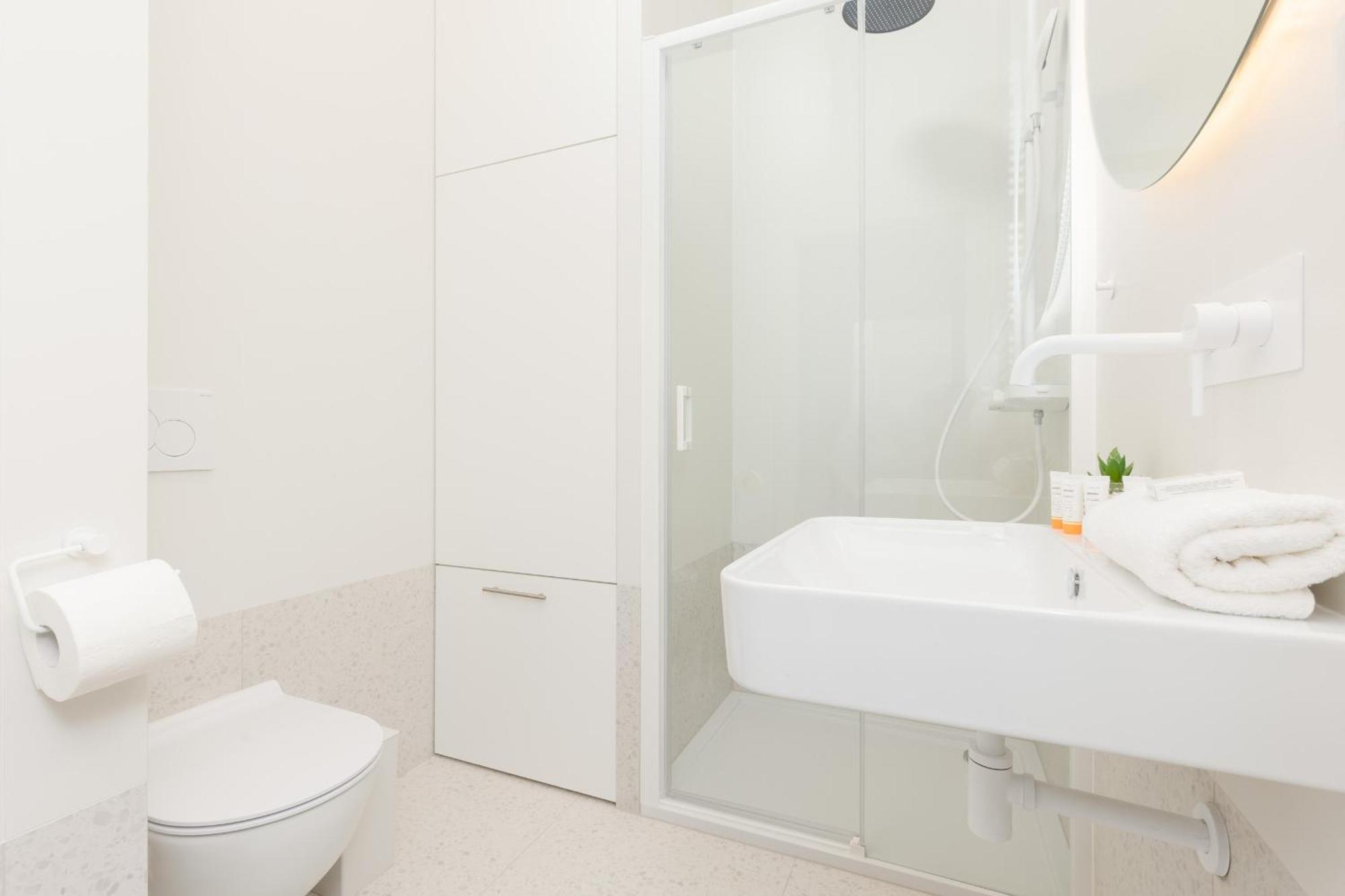 Apartment Bright 2-bedroom By Renters Warschau